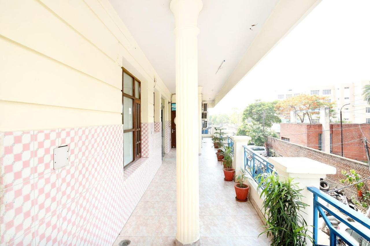 Oyo 2530 Surya Palace Chandīgarh Εξωτερικό φωτογραφία
